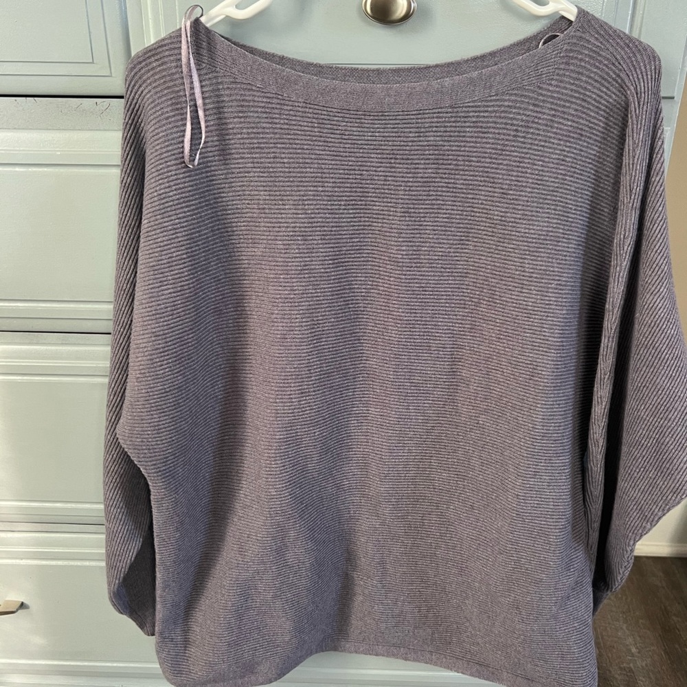 Gray top